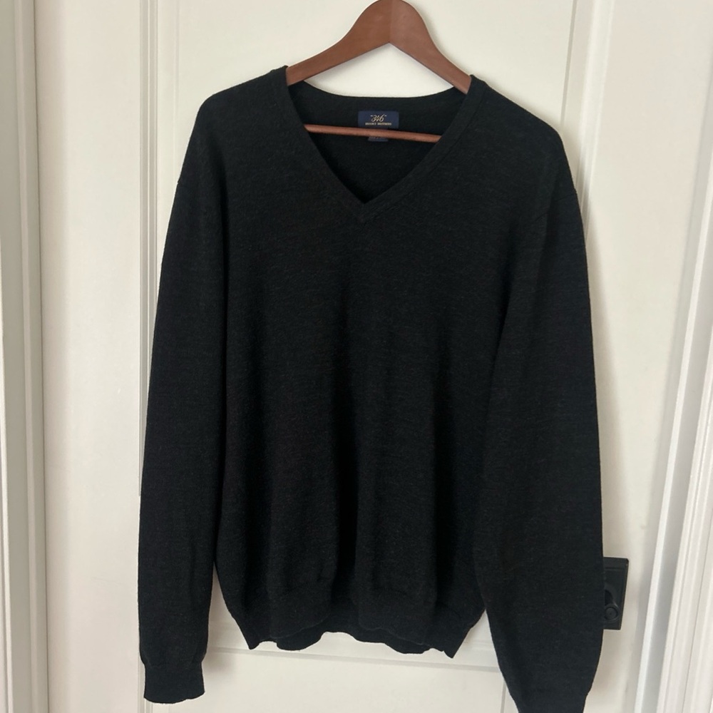 Brooks Brothers 346 Charcoal Gray Merino Wool Blend V Neck Sweater Men's Large